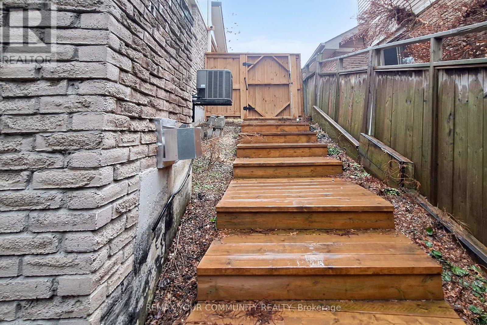 101 Ashton Road, Newmarket, Ontario  L3Y 5R6 - Photo 46 - N12928868