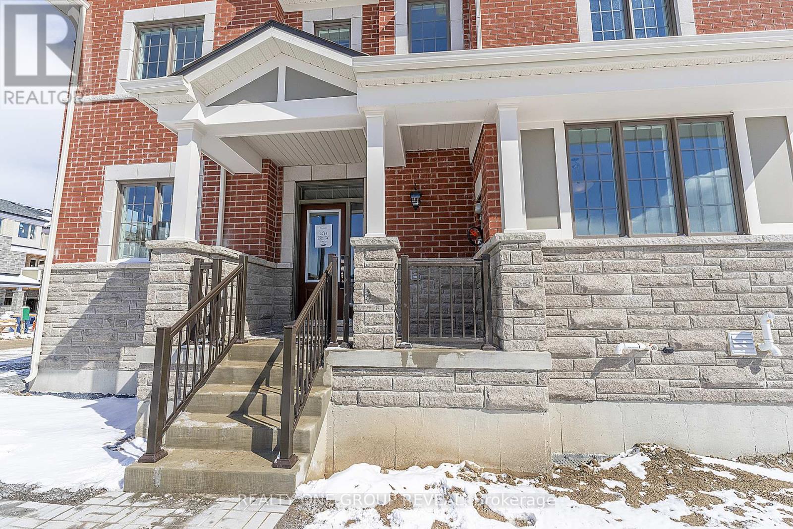 27 Moss Drive, Markham, Ontario  L6C 1N3 - Photo 2 - N12928946