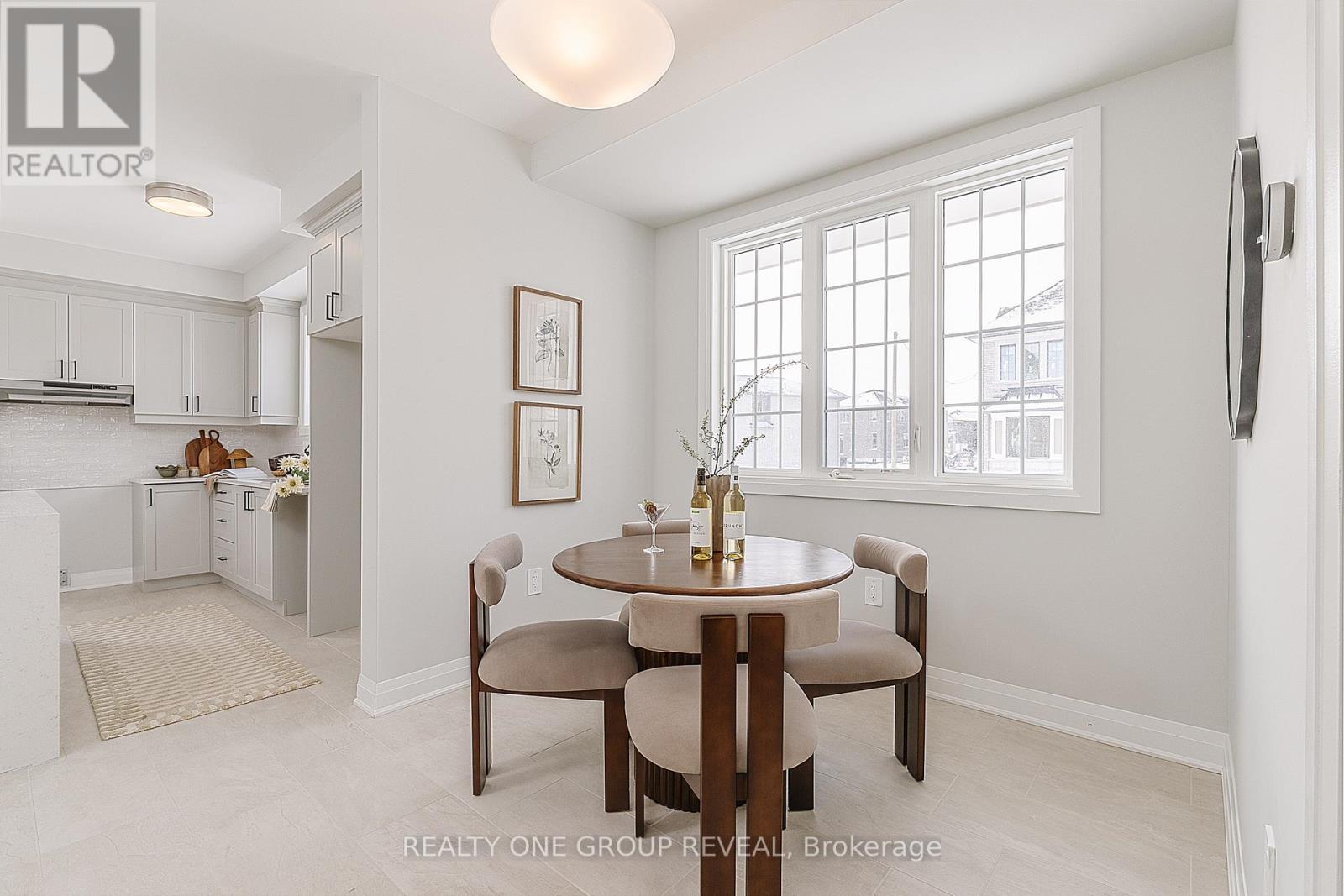 27 Moss Drive, Markham, Ontario  L6C 1N3 - Photo 5 - N12928946