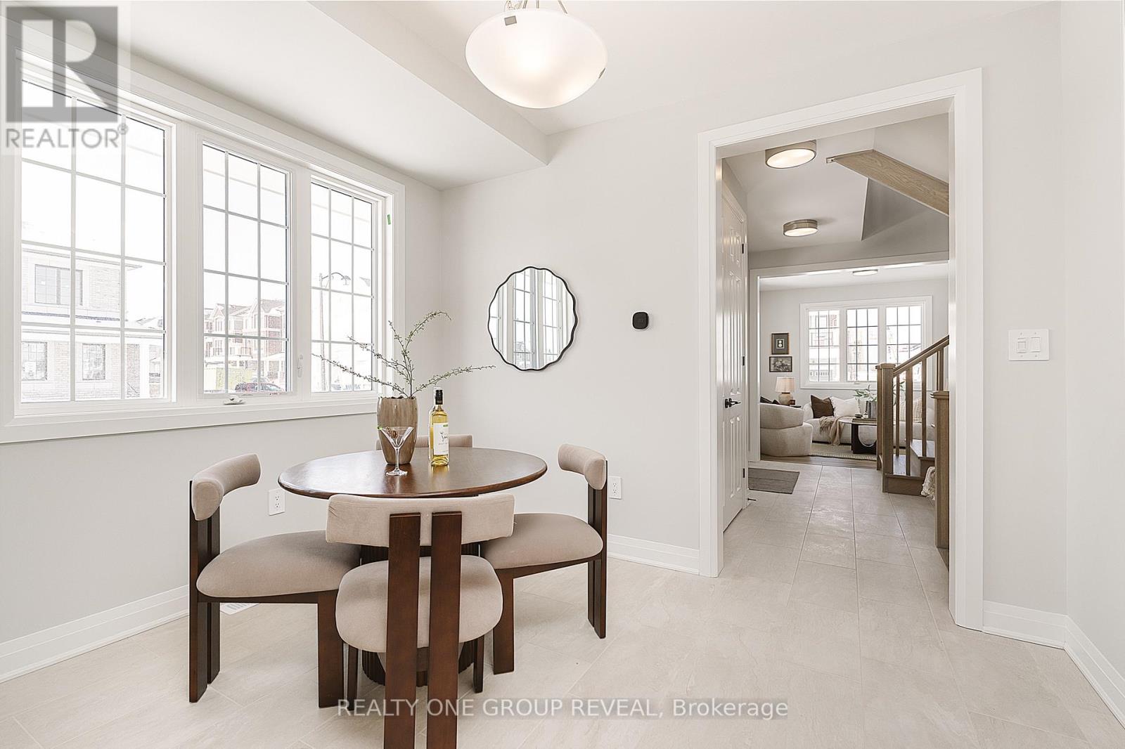 27 Moss Drive, Markham, Ontario  L6C 1N3 - Photo 6 - N12928946