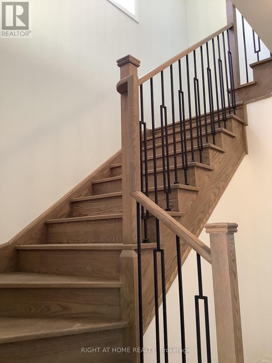 Upper - 14 Connell Drive, Georgina, Ontario  L4P 0J4 - Photo 7 - N12788698