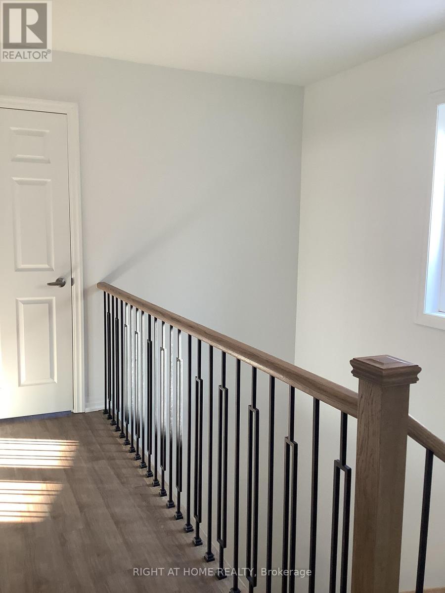 Upper - 14 Connell Drive, Georgina, Ontario  L4P 0J4 - Photo 8 - N12788698