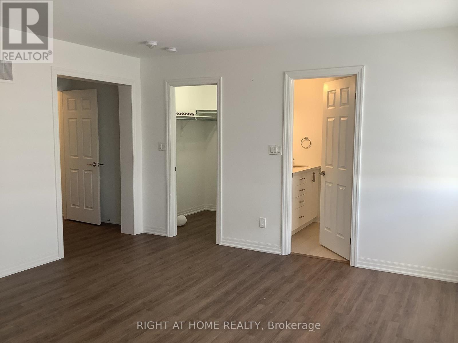 Upper - 14 Connell Drive, Georgina, Ontario  L4P 0J4 - Photo 10 - N12788698