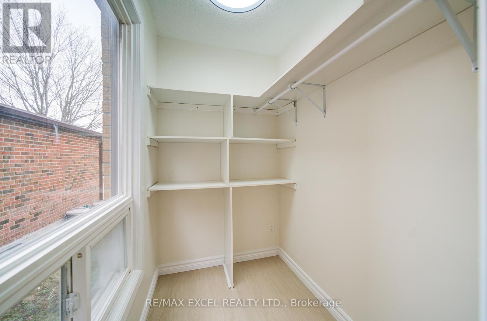 23 Tangmere Crescent, Markham, Ontario  L3R 6Z1 - Photo 11 - N12922170