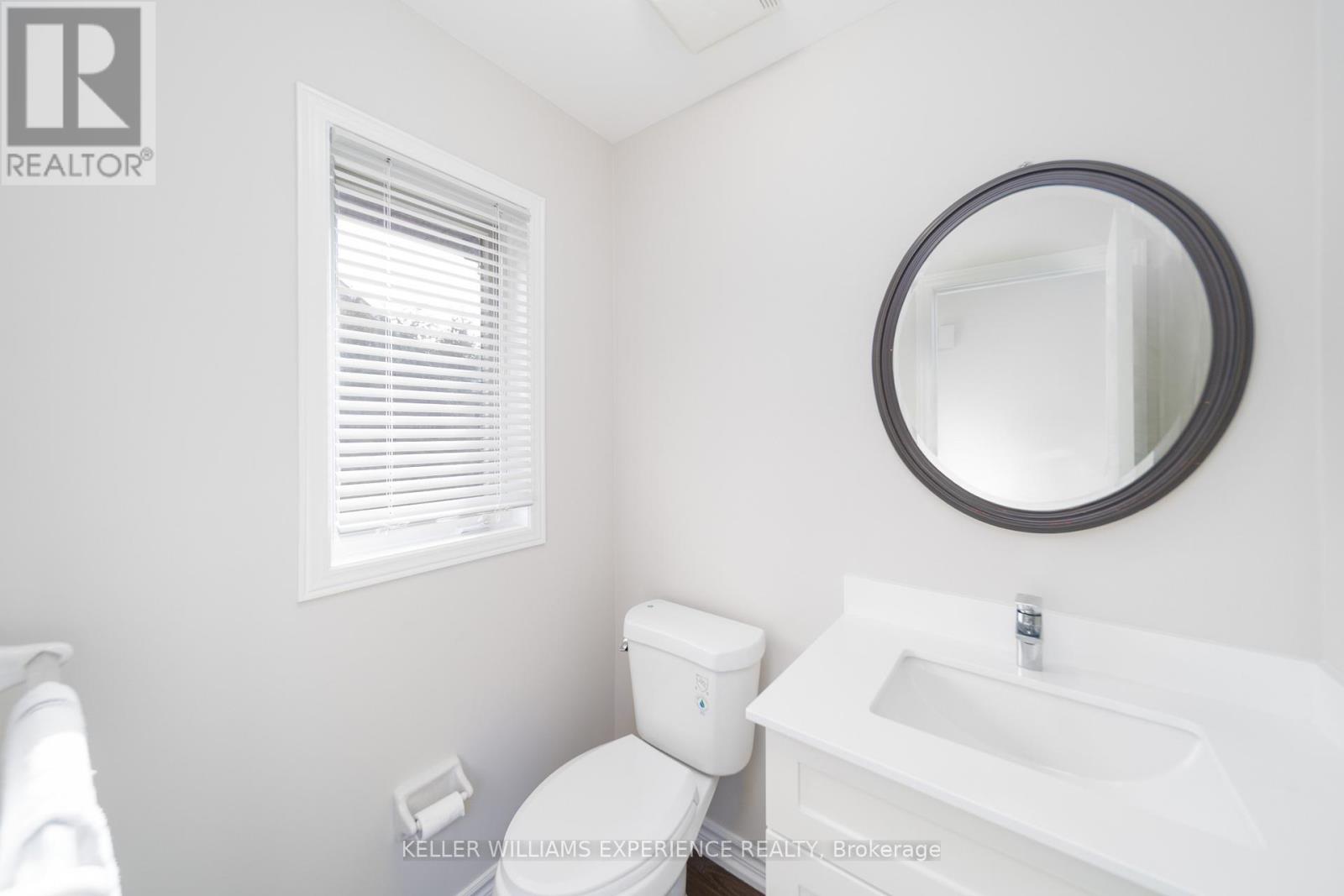 599 Walpole Crescent, Newmarket (Stonehaven-Wyndham), Ontario  L3X 2B5 - Photo 9 - N12925378