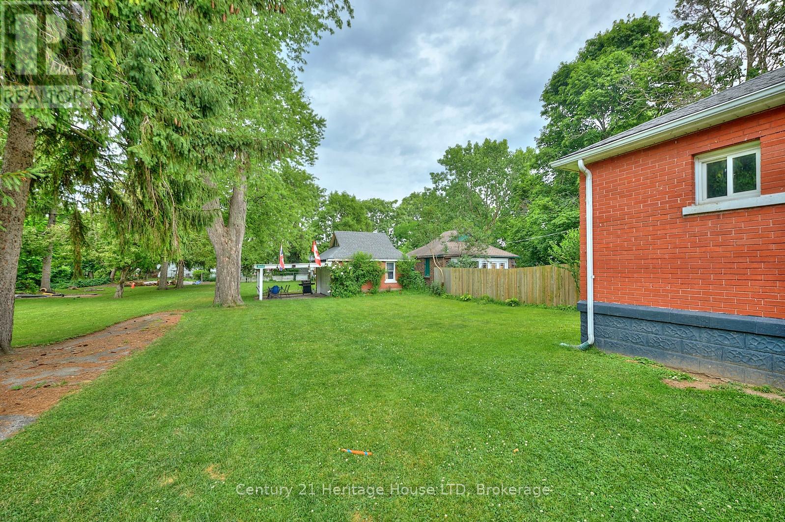 218 Phipps Street, Fort Erie, Ontario  L2A 2V5 - Photo 4 - X12928368