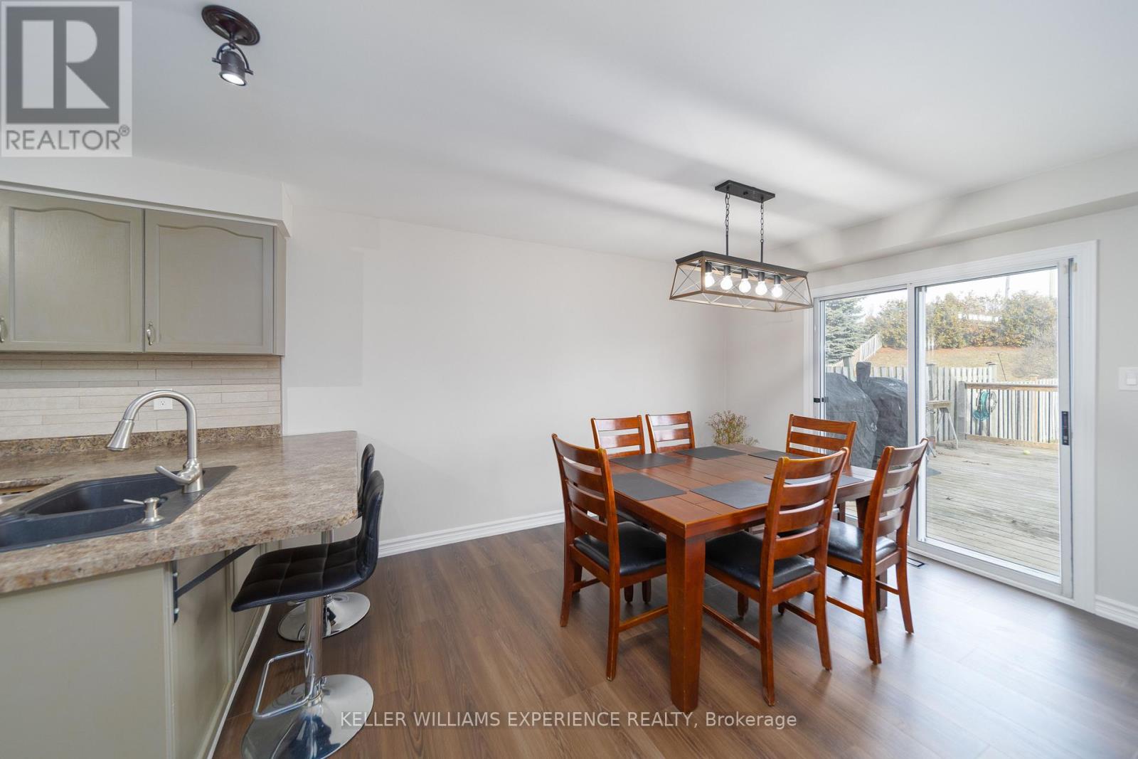 599 Walpole Crescent, Newmarket (Stonehaven-Wyndham), Ontario  L3X 2B5 - Photo 8 - N12925378