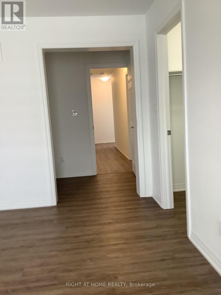 Upper - 14 Connell Drive, Georgina, Ontario  L4P 0J4 - Photo 12 - N12788698