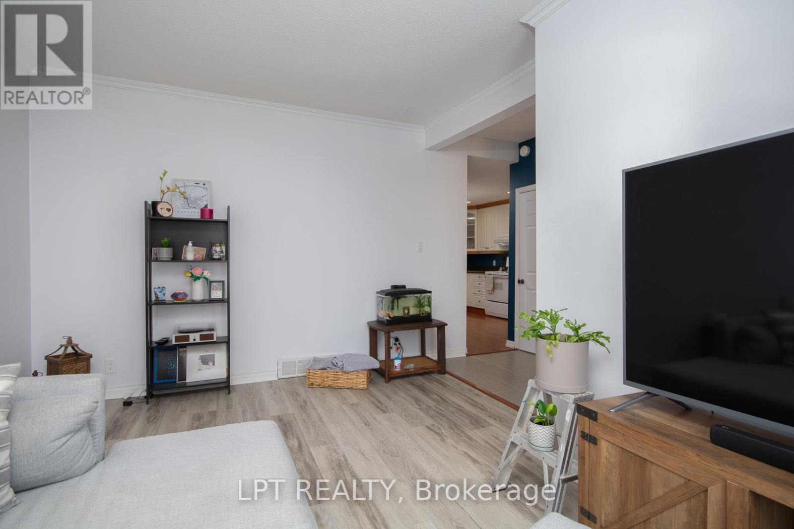 412 Montreal Road, Ottawa, Ontario  K1K 0V4 - Photo 9 - X12796482