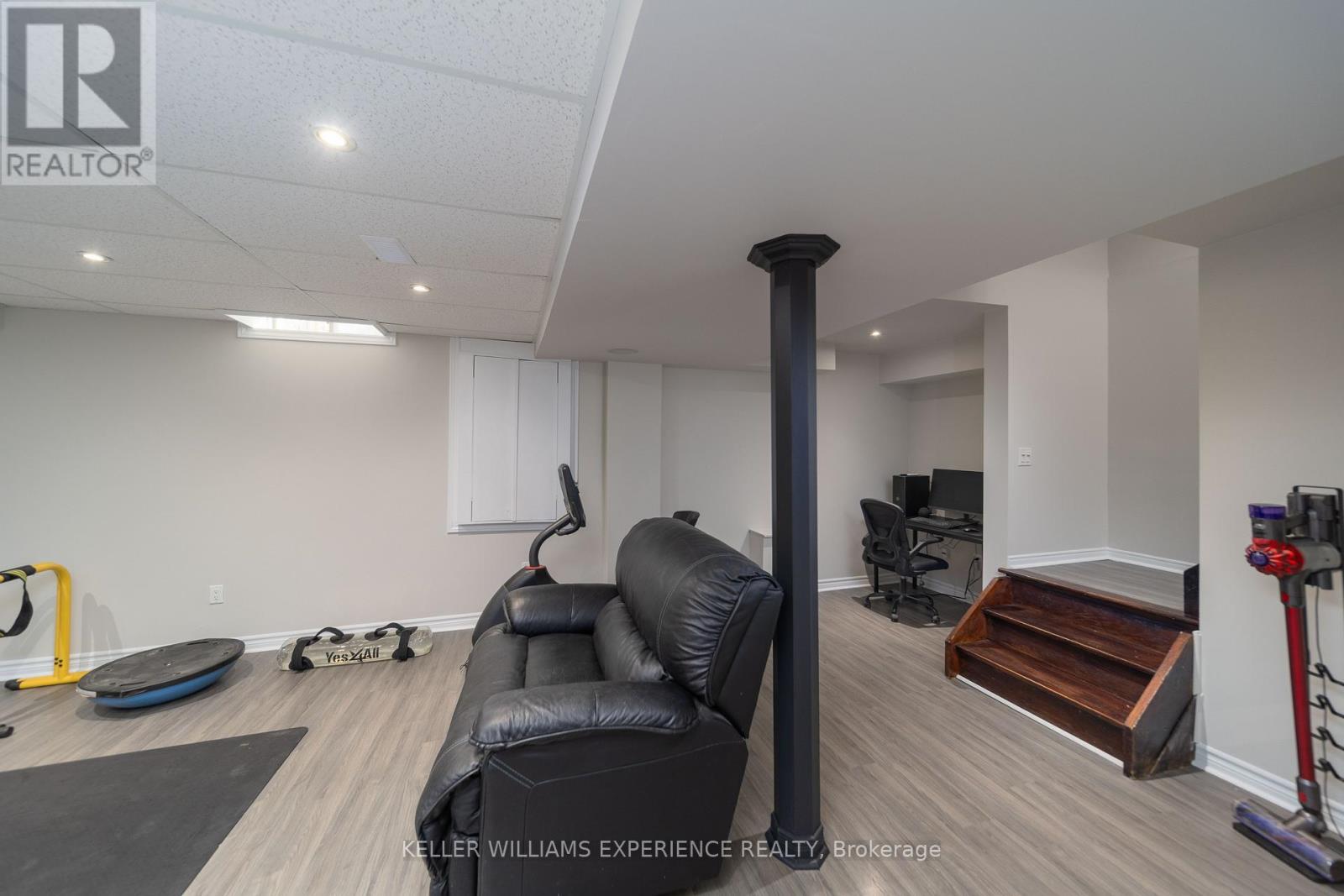 599 Walpole Crescent, Newmarket (Stonehaven-Wyndham), Ontario  L3X 2B5 - Photo 19 - N12925378