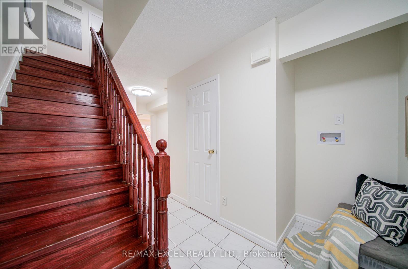 23 Tangmere Crescent, Markham, Ontario  L3R 6Z1 - Photo 6 - N12922170
