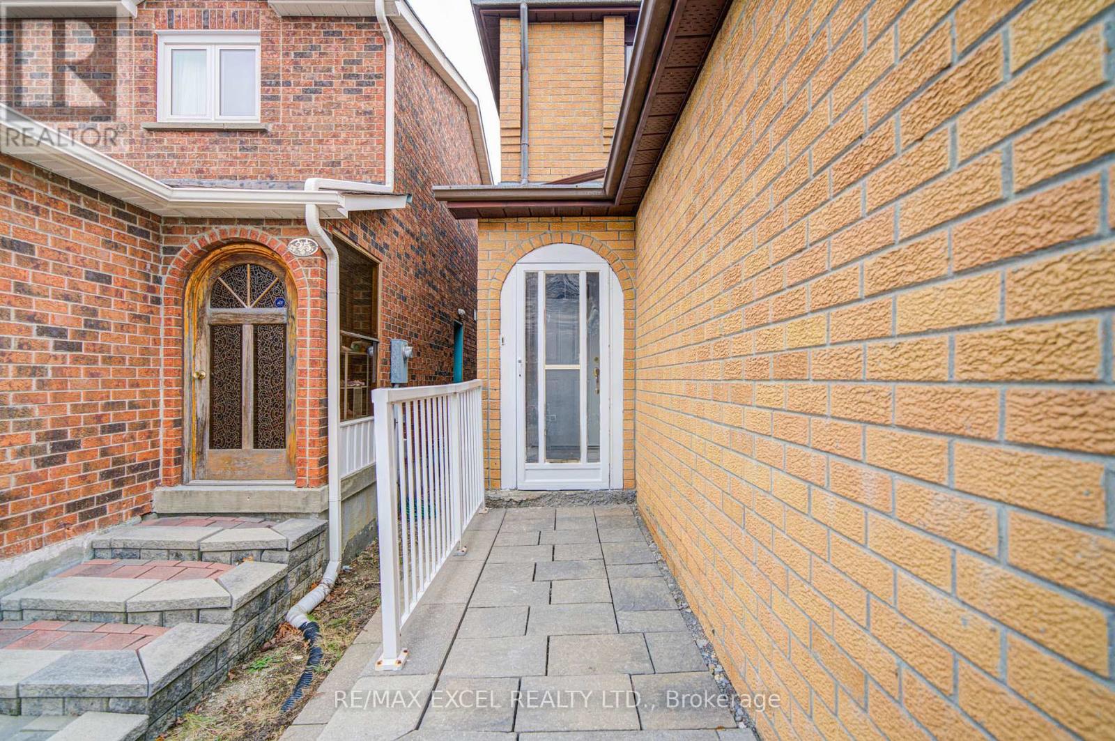 23 Tangmere Crescent, Markham, Ontario  L3R 6Z1 - Photo 4 - N12922170