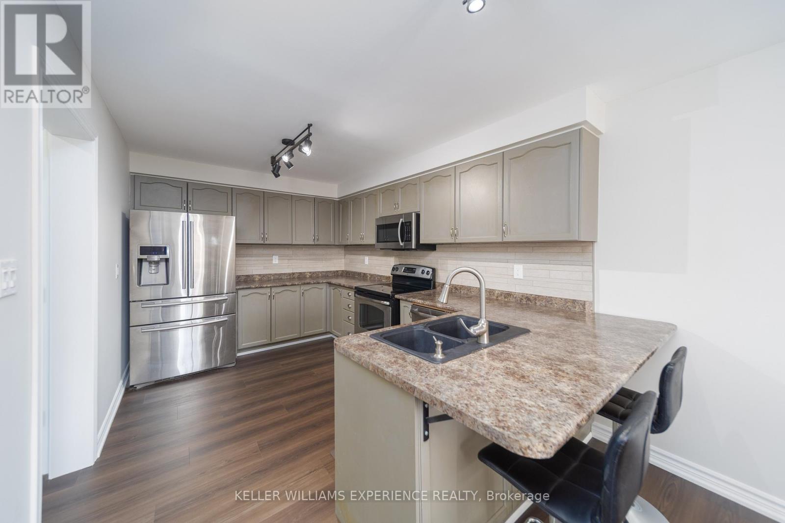 599 Walpole Crescent, Newmarket (Stonehaven-Wyndham), Ontario  L3X 2B5 - Photo 7 - N12925378