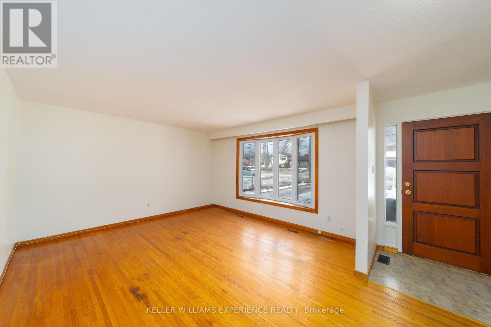 91 Cundles Road E, Barrie, Ontario  L4M 2Z8 - Photo 3 - S12926332