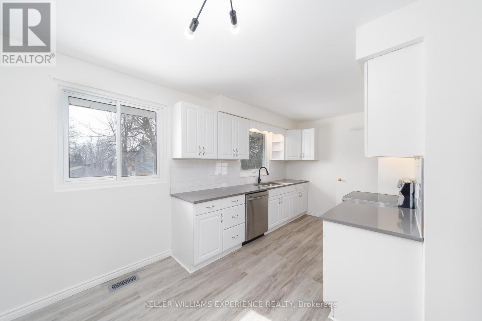 91 Cundles Road E, Barrie, Ontario  L4M 2Z8 - Photo 5 - S12926332