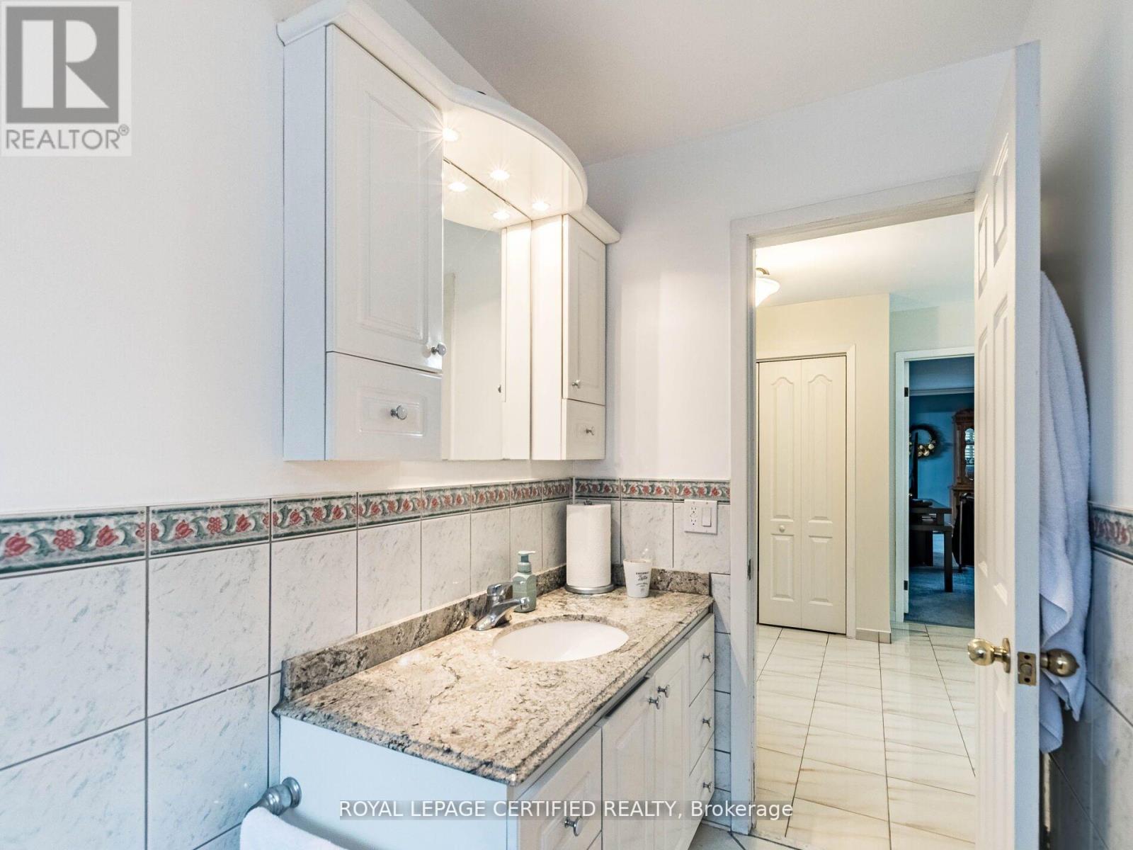 7497 Middleshire Drive, Mississauga, Ontario L4T 3S3 - Photo 24 - W12902976