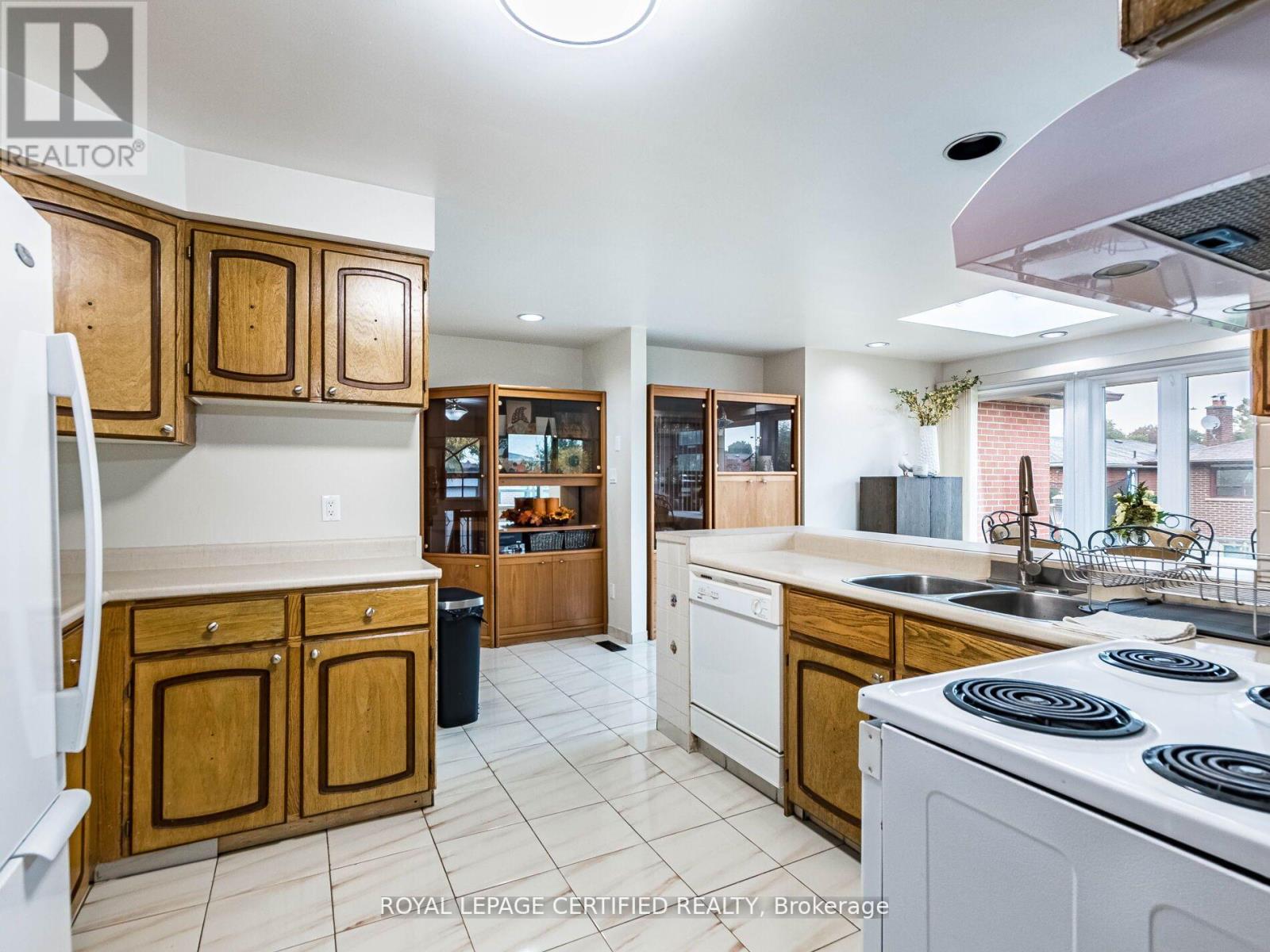 7497 Middleshire Drive, Mississauga, Ontario L4T 3S3 - Photo 32 - W12902976