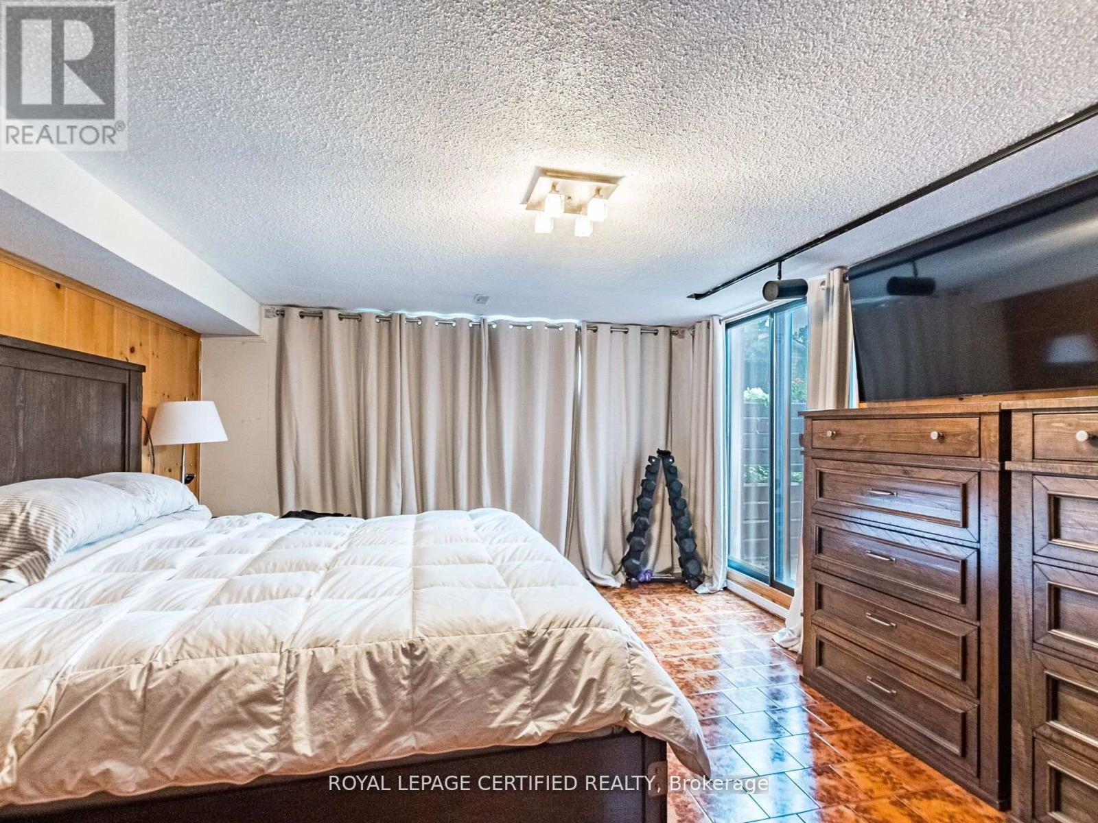 7497 Middleshire Drive, Mississauga, Ontario L4T 3S3 - Photo 37 - W12902976