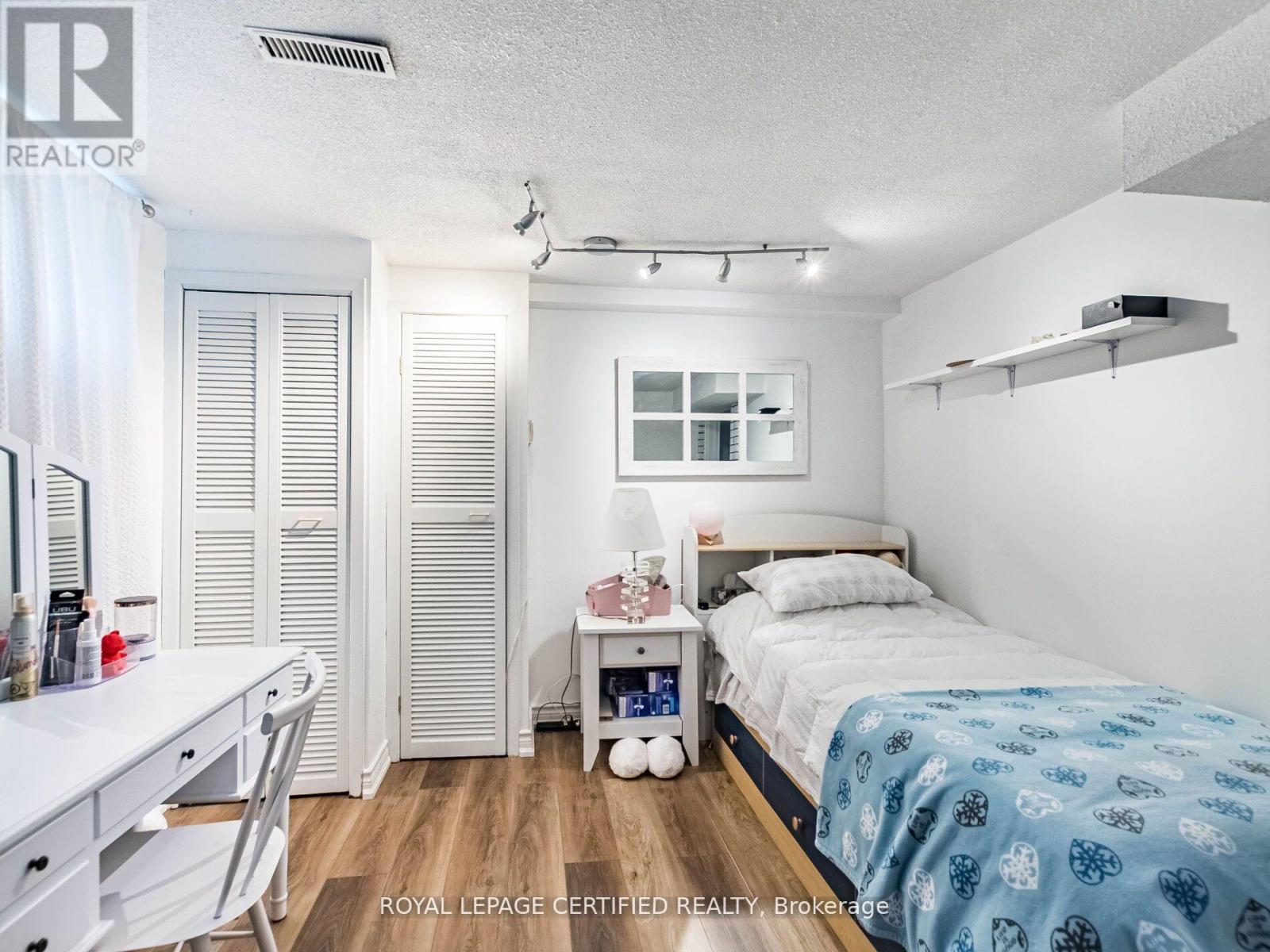 7497 Middleshire Drive, Mississauga, Ontario L4T 3S3 - Photo 44 - W12902976