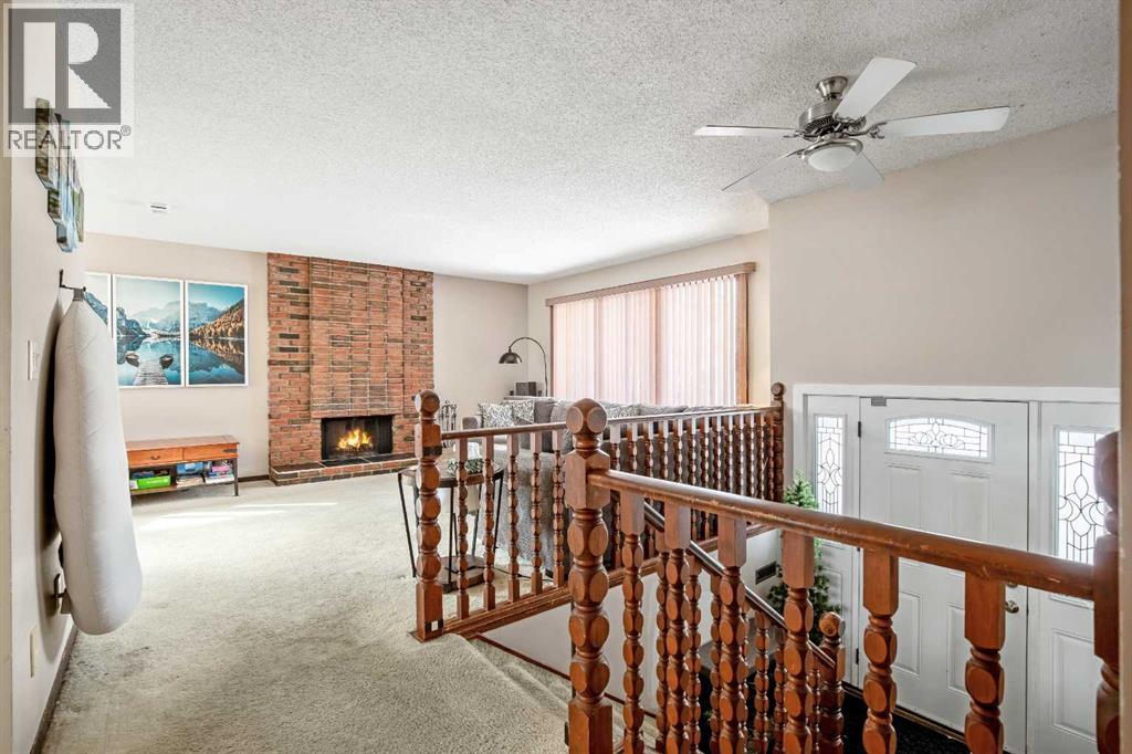 427 Queen Anne Way Se, Calgary, Alberta T2J 4R8 - Photo 3 - A2292763