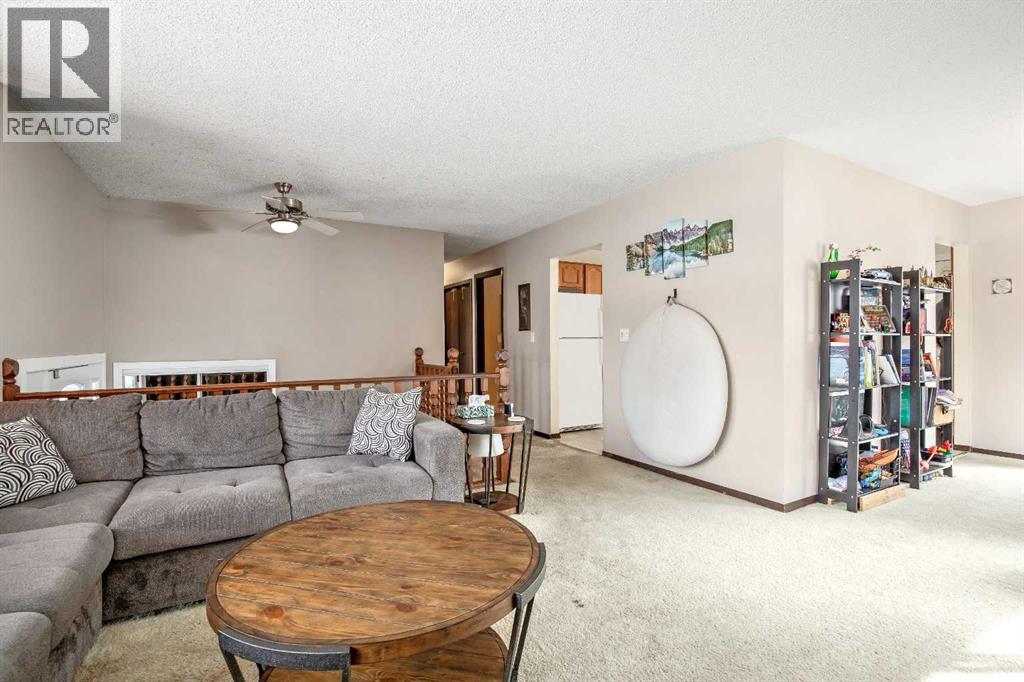 427 Queen Anne Way Se, Calgary, Alberta T2J 4R8 - Photo 6 - A2292763