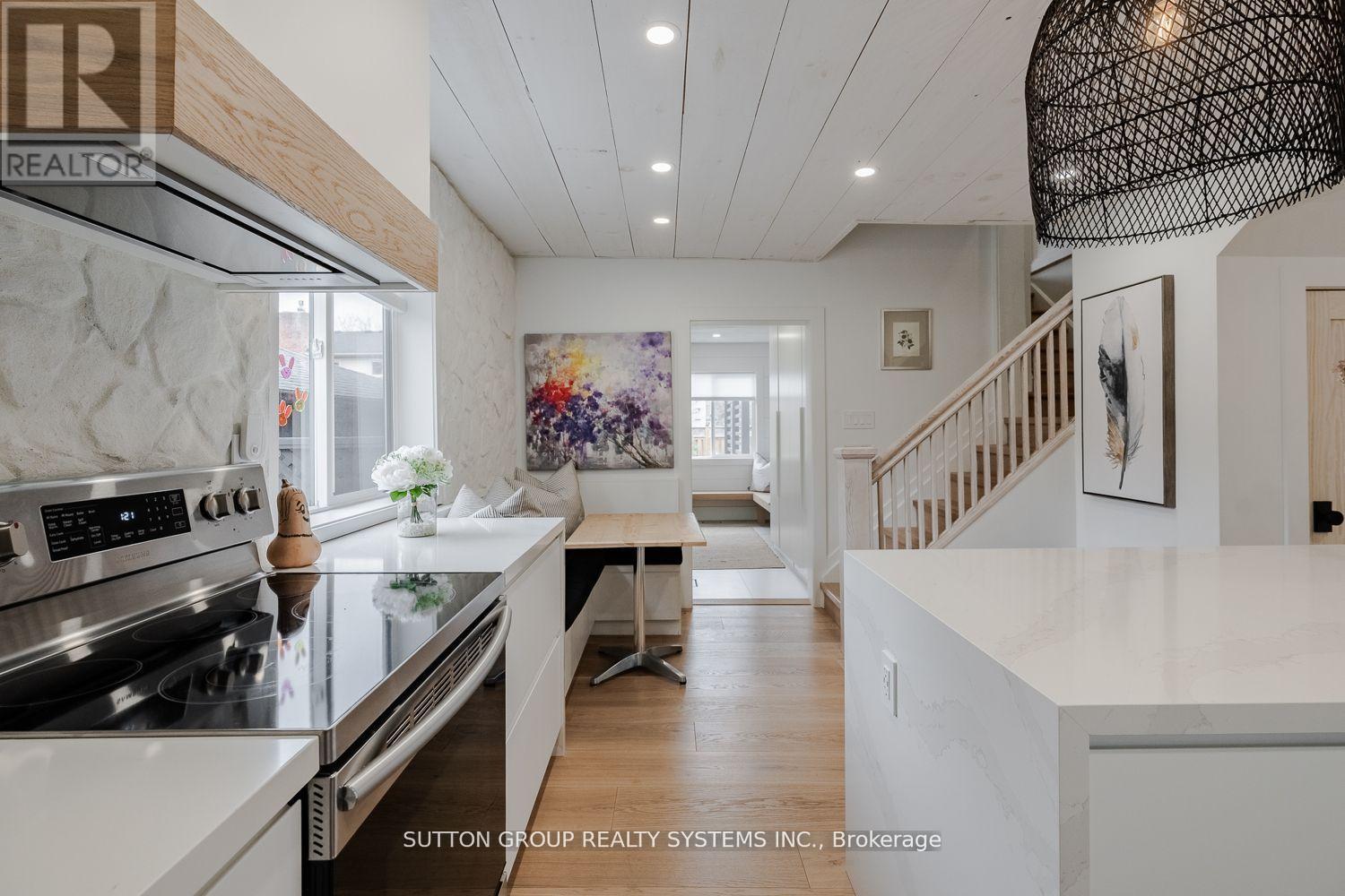 47 Nelson Street, Oakville (Br Bronte), Ontario  L6L 3H5 - Photo 7 - W12928744