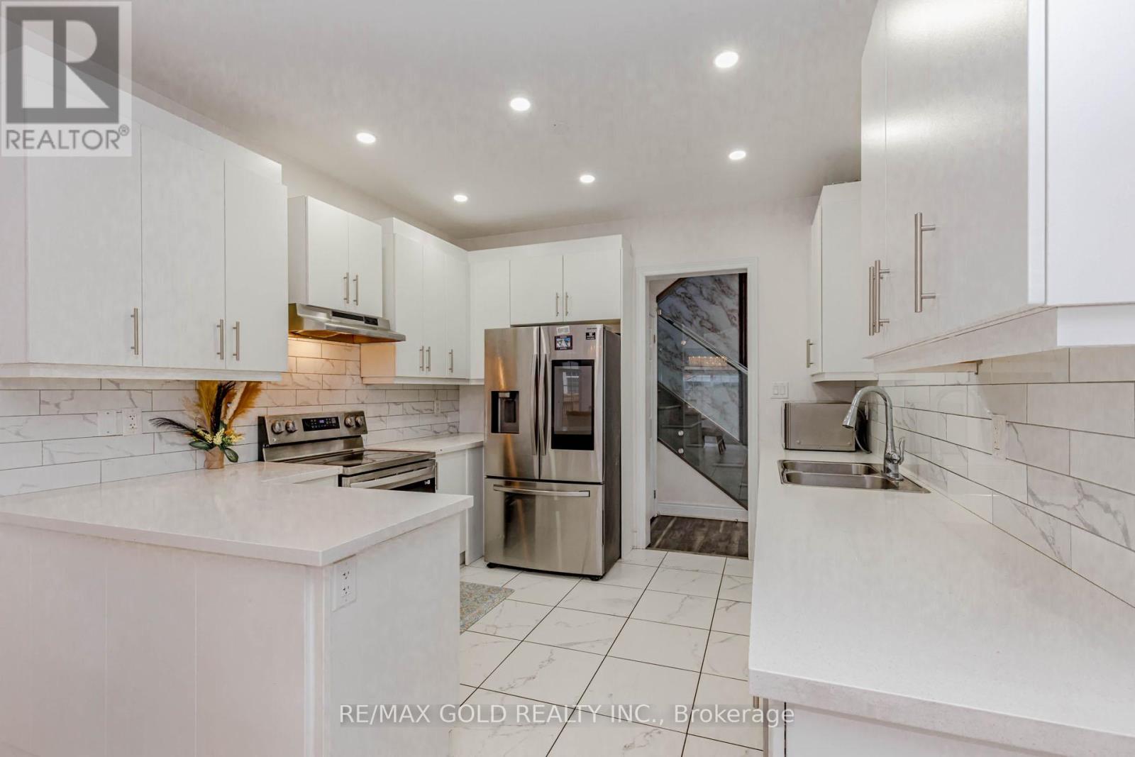 15351 Danby Road, Halton Hills, Ontario  L7G 0H6 - Photo 14 - W12928778