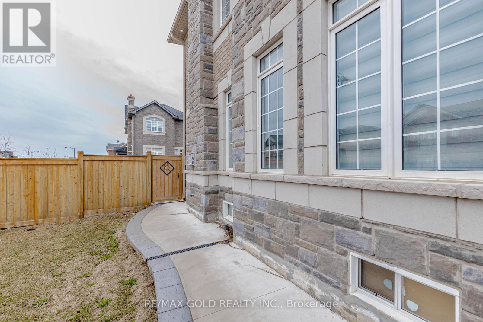 15351 Danby Road, Halton Hills, Ontario  L7G 0H6 - Photo 45 - W12928778