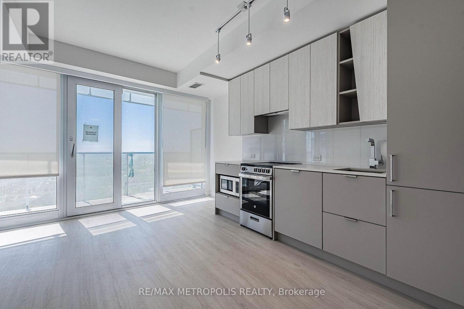 3807 - 3883 Quartz Road, Mississauga (City Centre), Ontario  L5B 0M4 - Photo 10 - W12928804