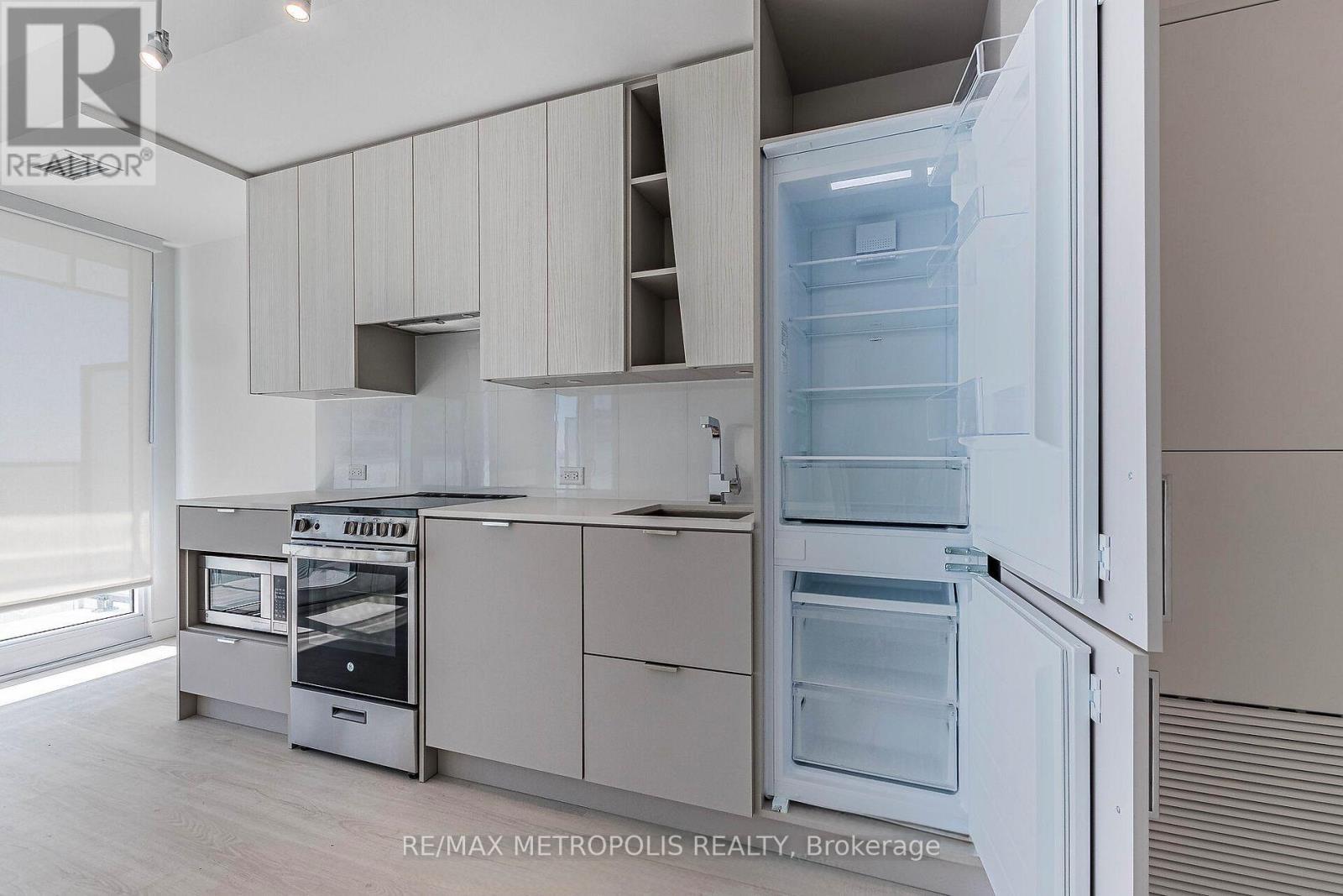 3807 - 3883 Quartz Road, Mississauga (City Centre), Ontario  L5B 0M4 - Photo 11 - W12928804