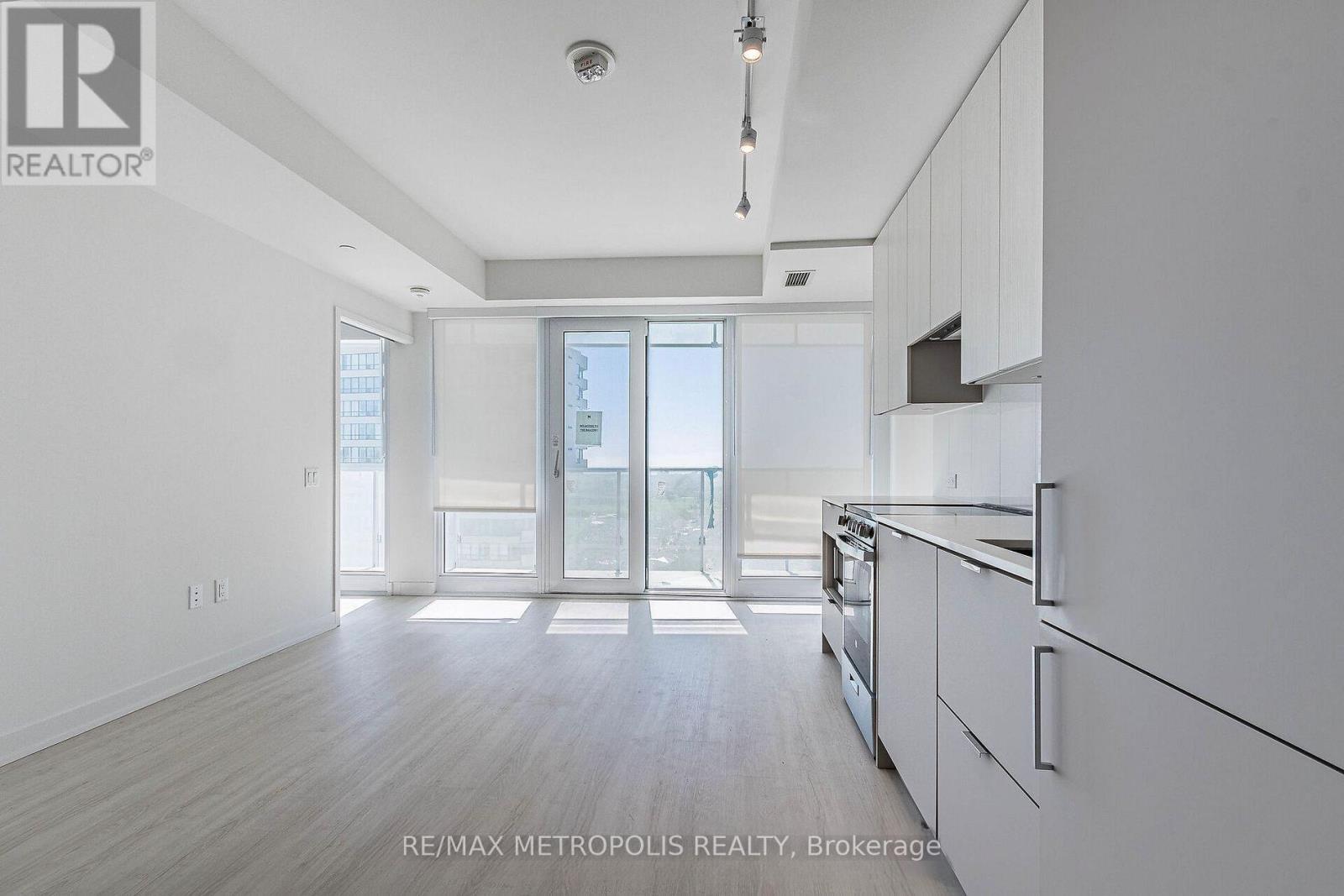 3807 - 3883 Quartz Road, Mississauga (City Centre), Ontario  L5B 0M4 - Photo 5 - W12928804