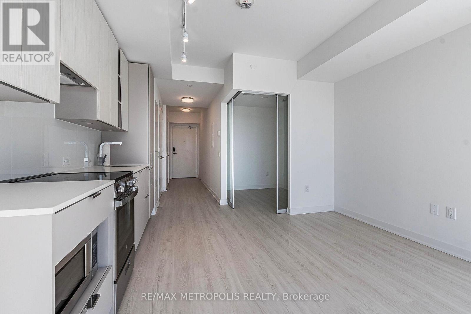 3807 - 3883 Quartz Road, Mississauga (City Centre), Ontario  L5B 0M4 - Photo 7 - W12928804