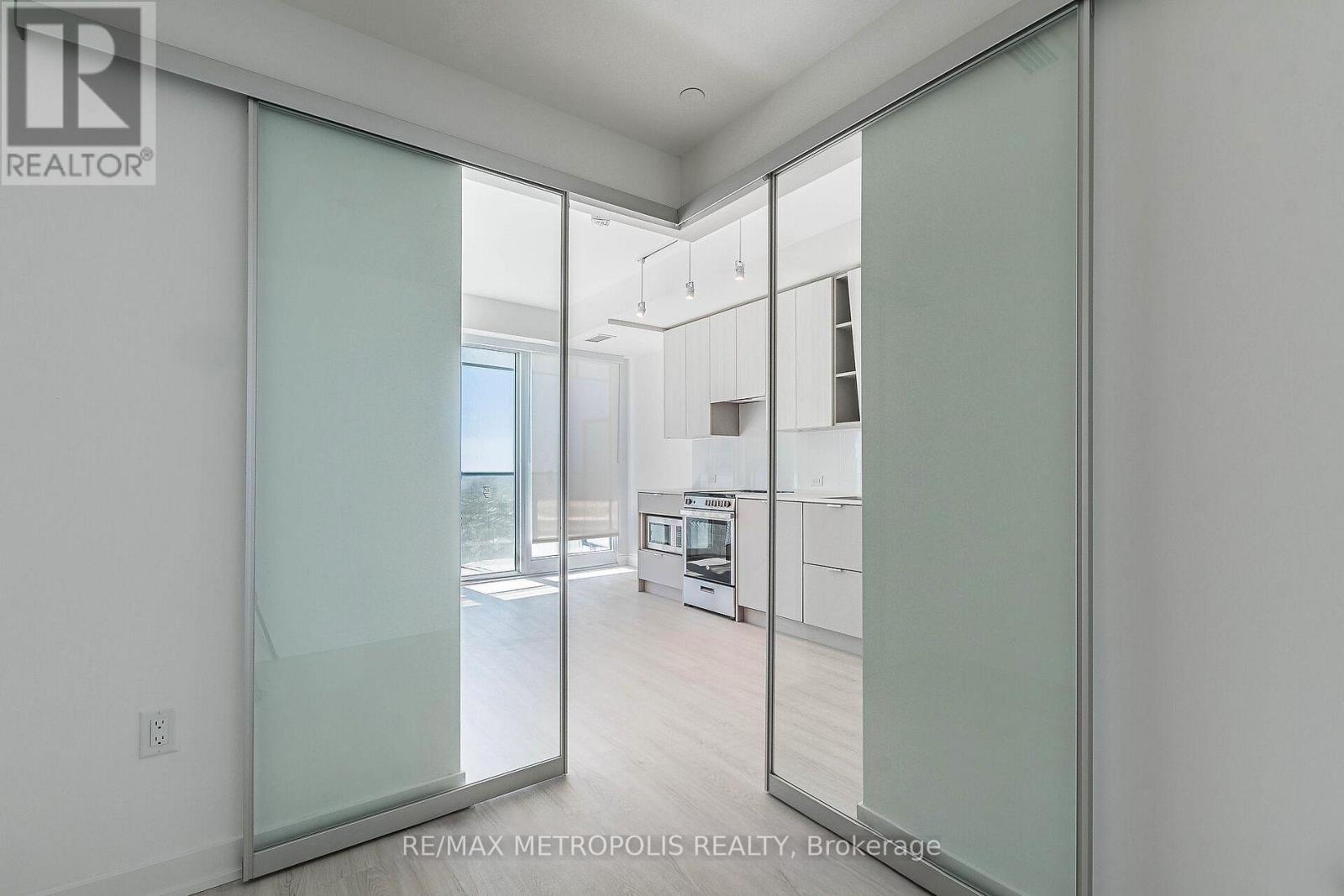 3807 - 3883 Quartz Road, Mississauga (City Centre), Ontario  L5B 0M4 - Photo 8 - W12928804