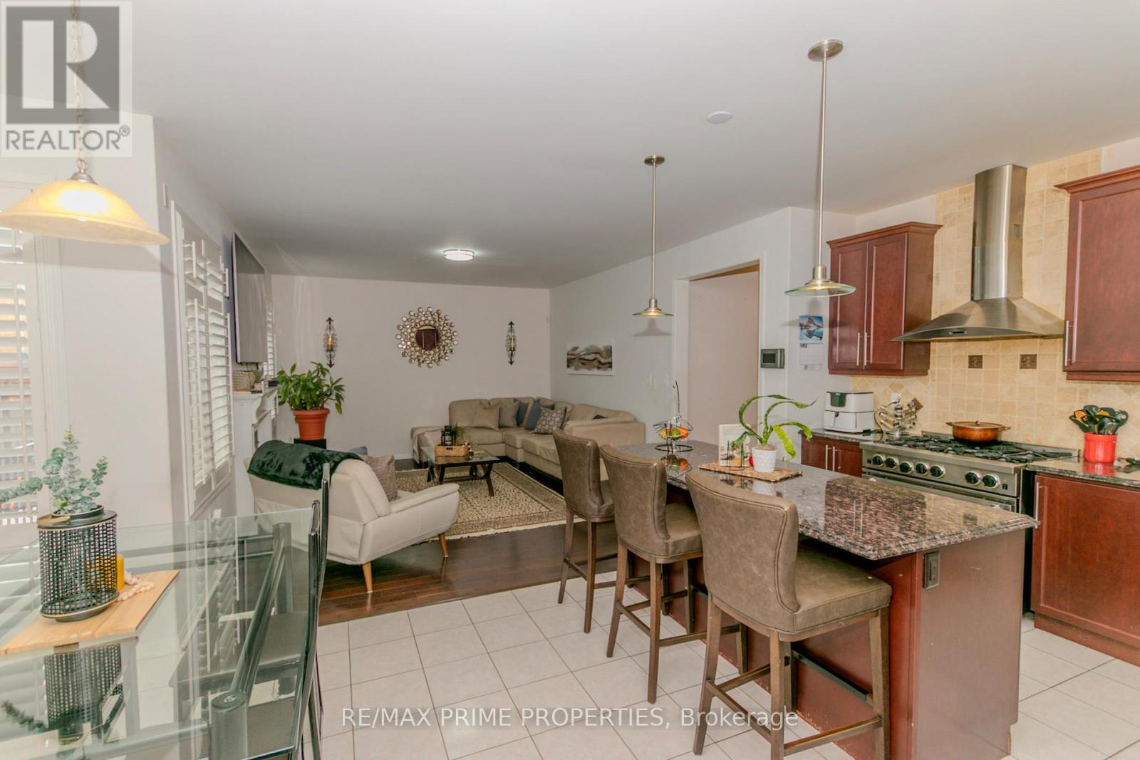 50 Gibbs Road, Brampton, Ontario  L7A 0Y5 - Photo 4 - W12928820