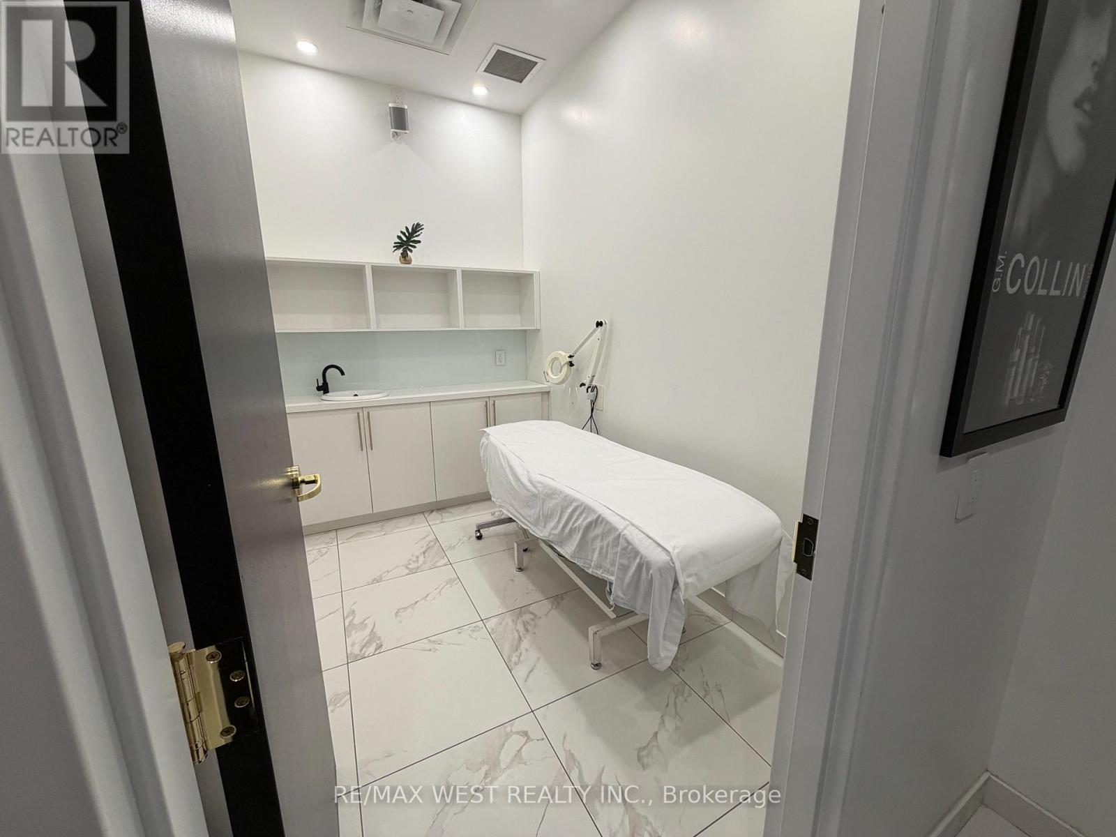 4 RM#1 - 5027 HURONTARIO STREET, Mississauga, Ontario