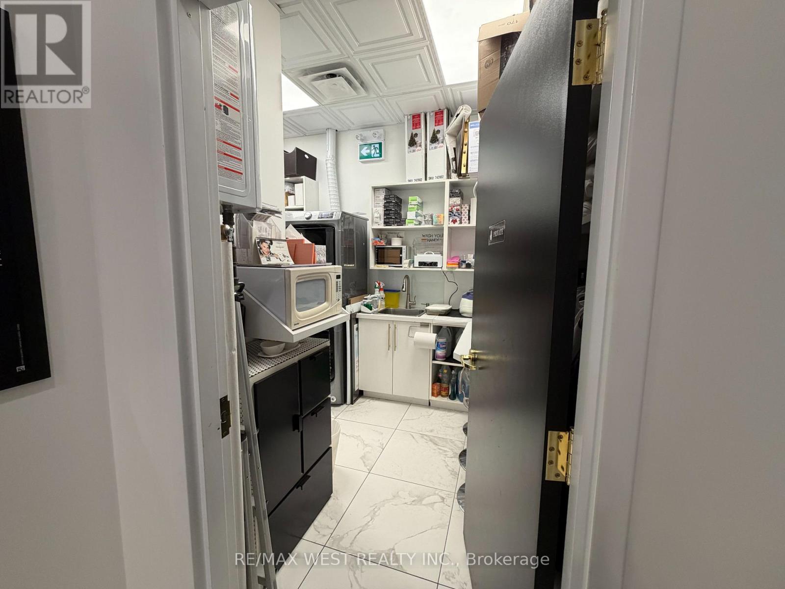 4 Rm#1 - 5027 Hurontario Street, Mississauga (Hurontario), Ontario  L4Z 3X6 - Photo 12 - W12928822