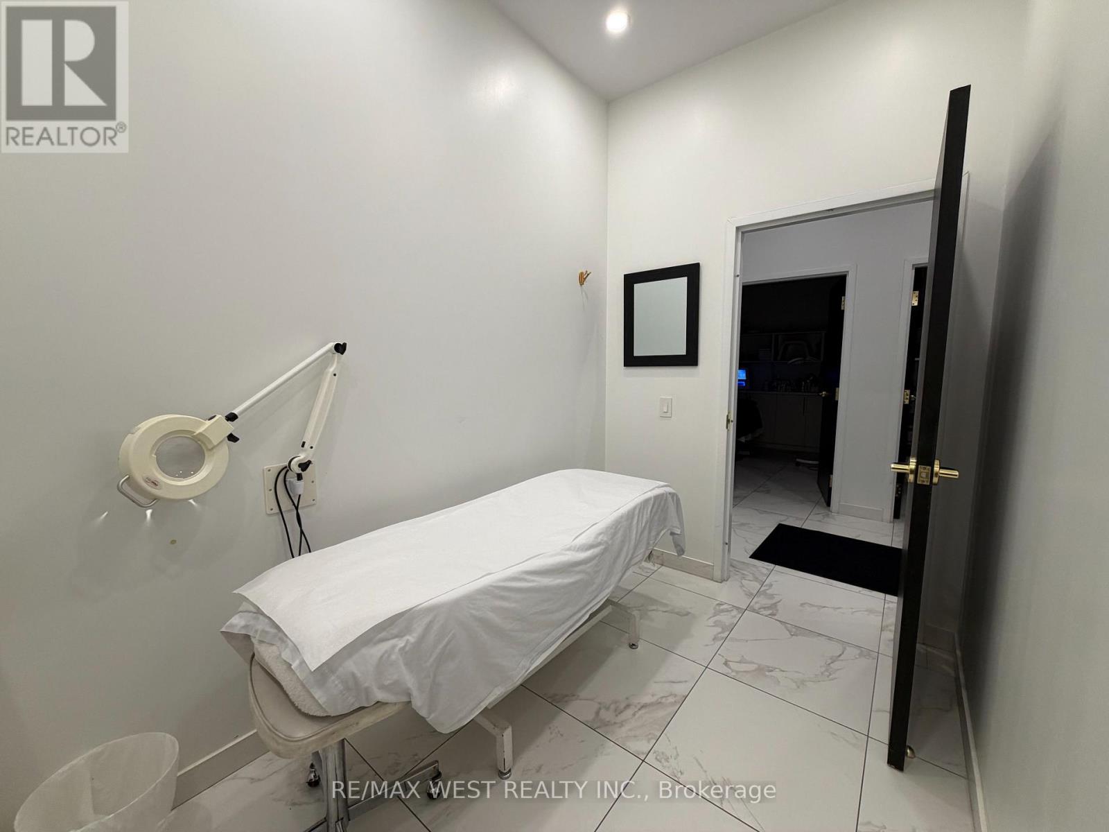 4 Rm#1 - 5027 Hurontario Street, Mississauga (Hurontario), Ontario  L4Z 3X6 - Photo 3 - W12928822