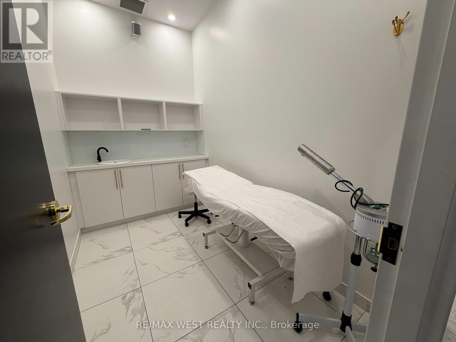 4 Rm#1 - 5027 Hurontario Street, Mississauga (Hurontario), Ontario  L4Z 3X6 - Photo 4 - W12928822