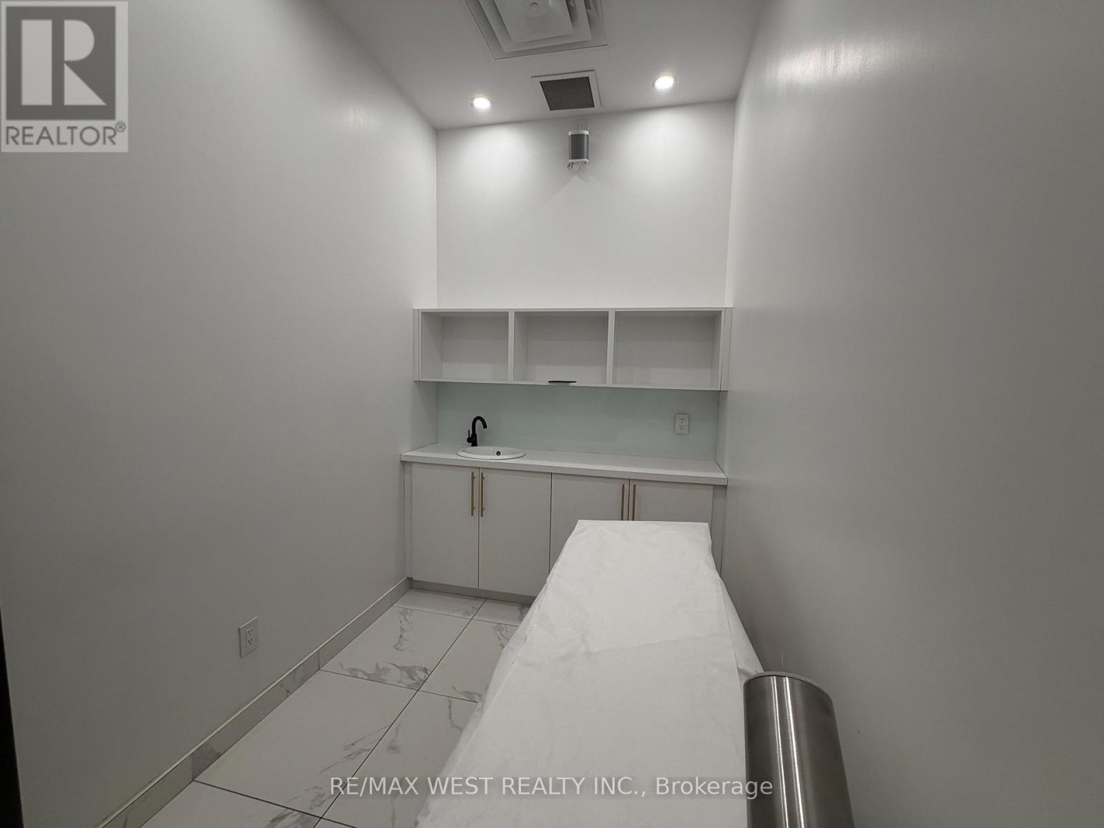 4 Rm#1 - 5027 Hurontario Street, Mississauga (Hurontario), Ontario  L4Z 3X6 - Photo 7 - W12928822