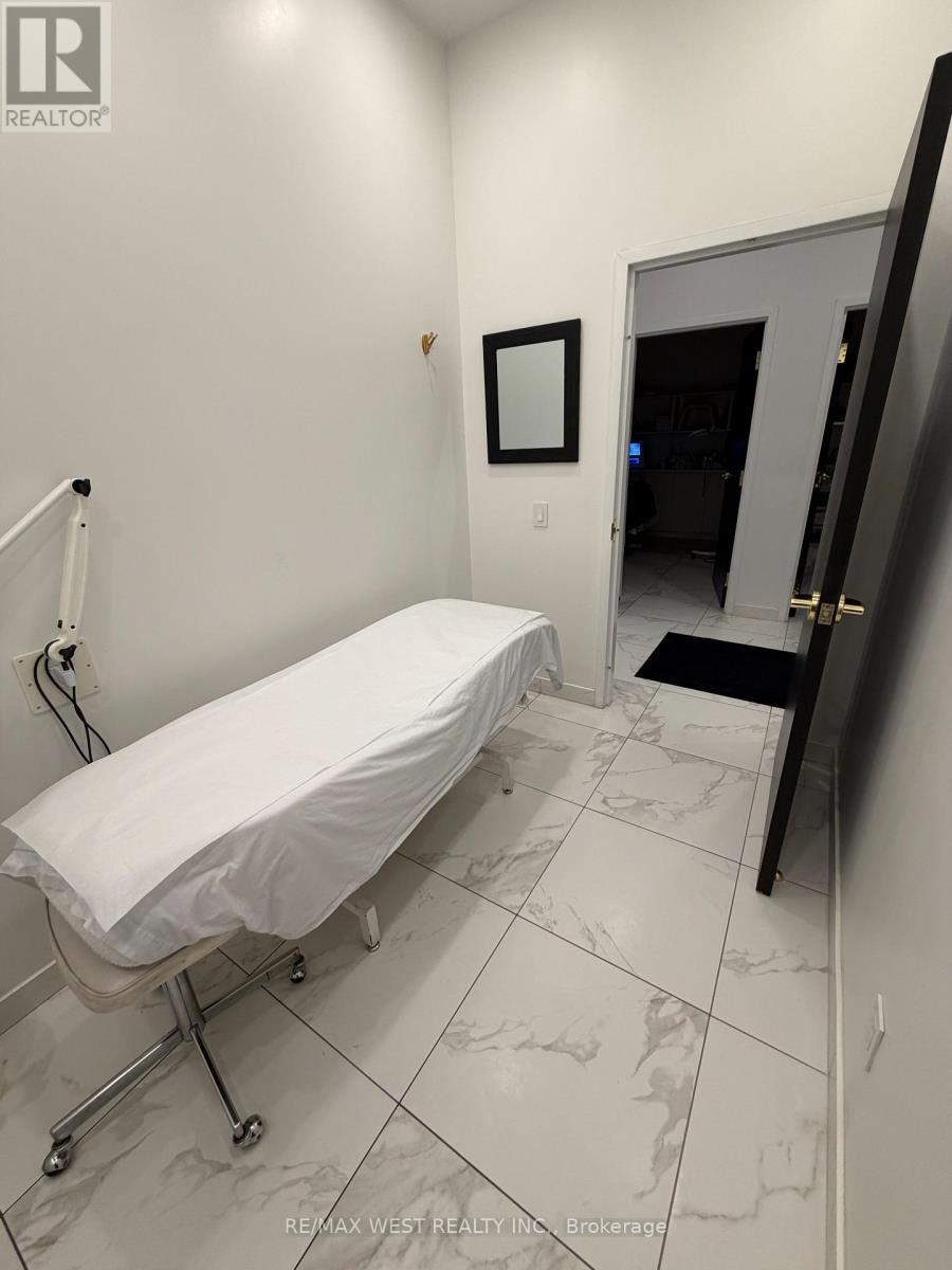 4 Rm#2 - 5027 Hurontario Street, Mississauga (Hurontario), Ontario  L4Z 3X6 - Photo 30 - W12928832