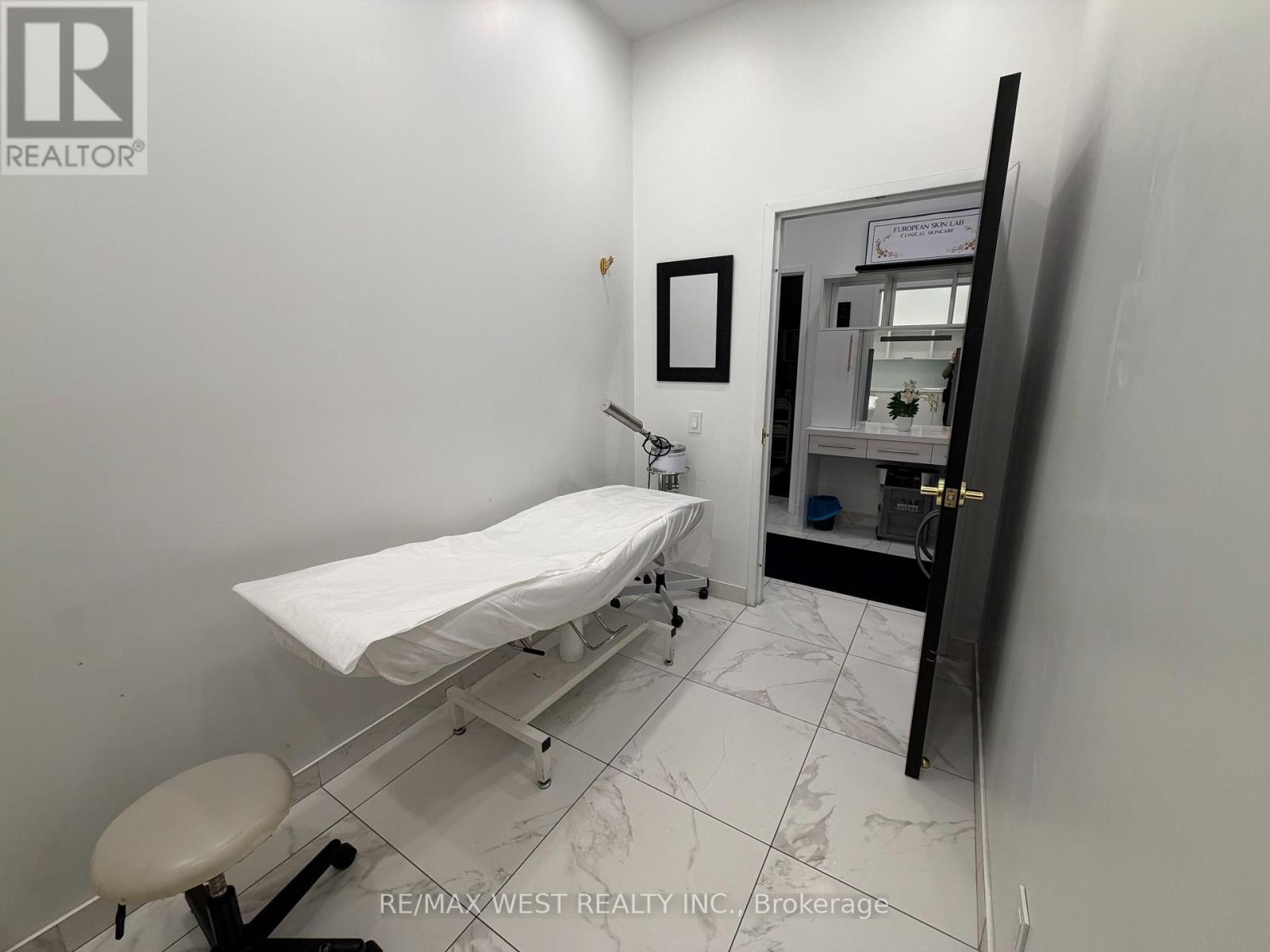 4 Rm#2 - 5027 Hurontario Street, Mississauga (Hurontario), Ontario  L4Z 3X6 - Photo 5 - W12928832