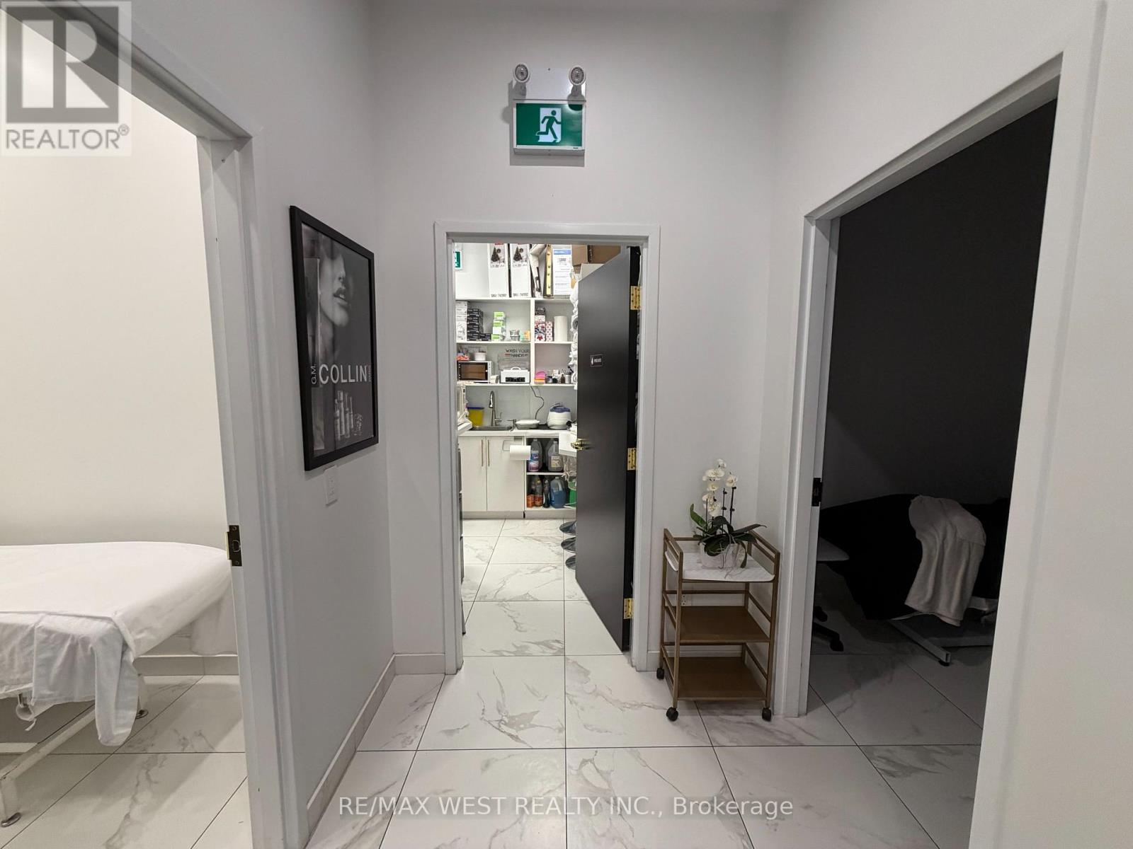 4 Rm#2 - 5027 Hurontario Street, Mississauga (Hurontario), Ontario  L4Z 3X6 - Photo 8 - W12928832
