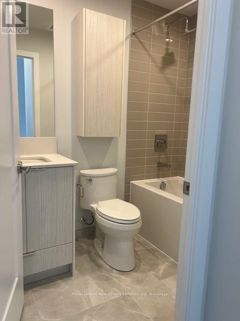 515 - 430 Square One Drive, Mississauga (City Centre), Ontario  L5B 0L6 - Photo 10 - W12928850