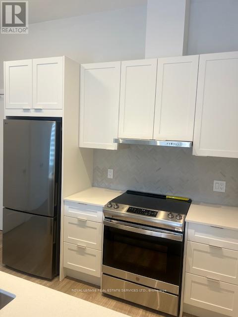 515 - 430 Square One Drive, Mississauga (City Centre), Ontario  L5B 0L6 - Photo 9 - W12928850