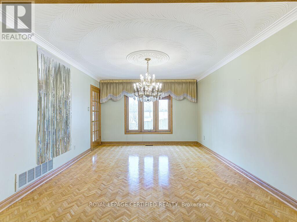 4261 Capilano Court, Mississauga, Ontario  L4W 4H9 - Photo 10 - W12928854