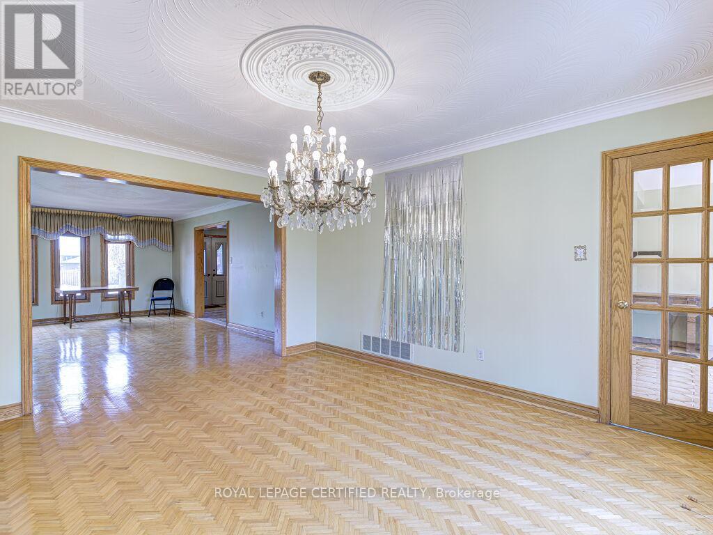 4261 Capilano Court, Mississauga, Ontario  L4W 4H9 - Photo 11 - W12928854