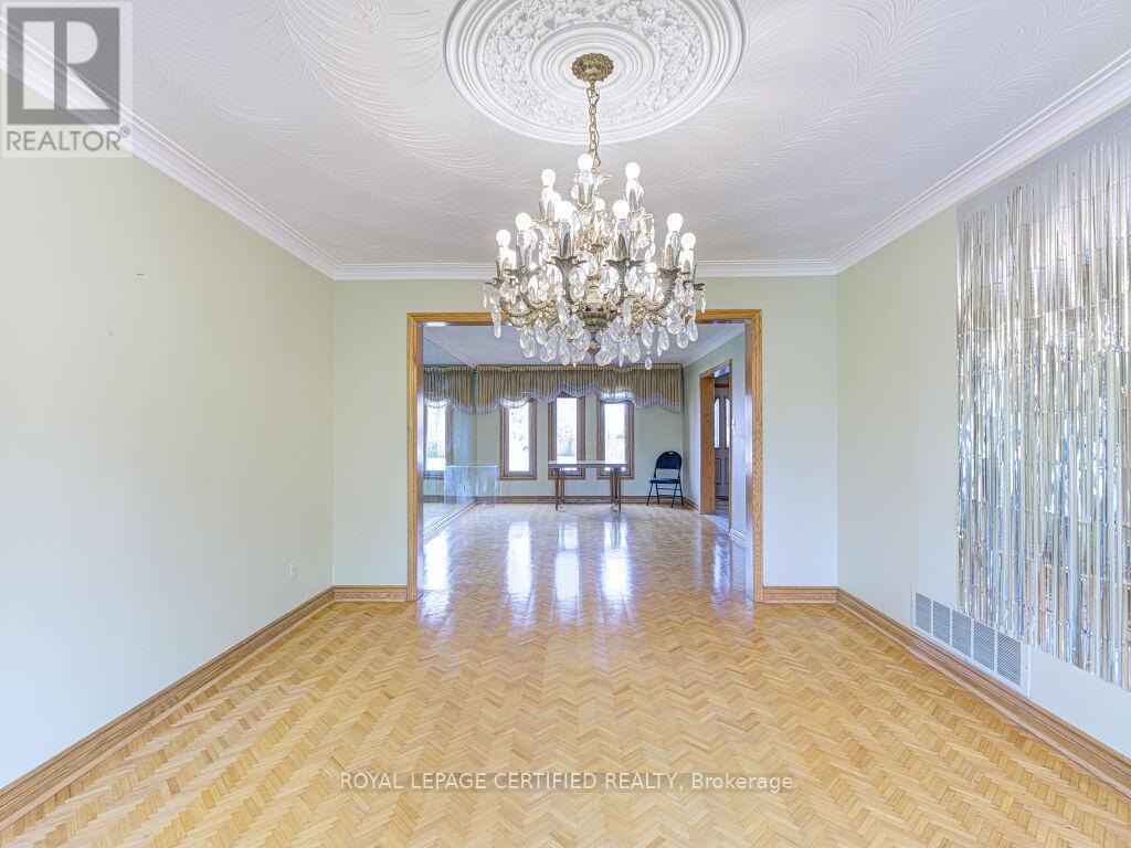 4261 Capilano Court, Mississauga, Ontario  L4W 4H9 - Photo 13 - W12928854