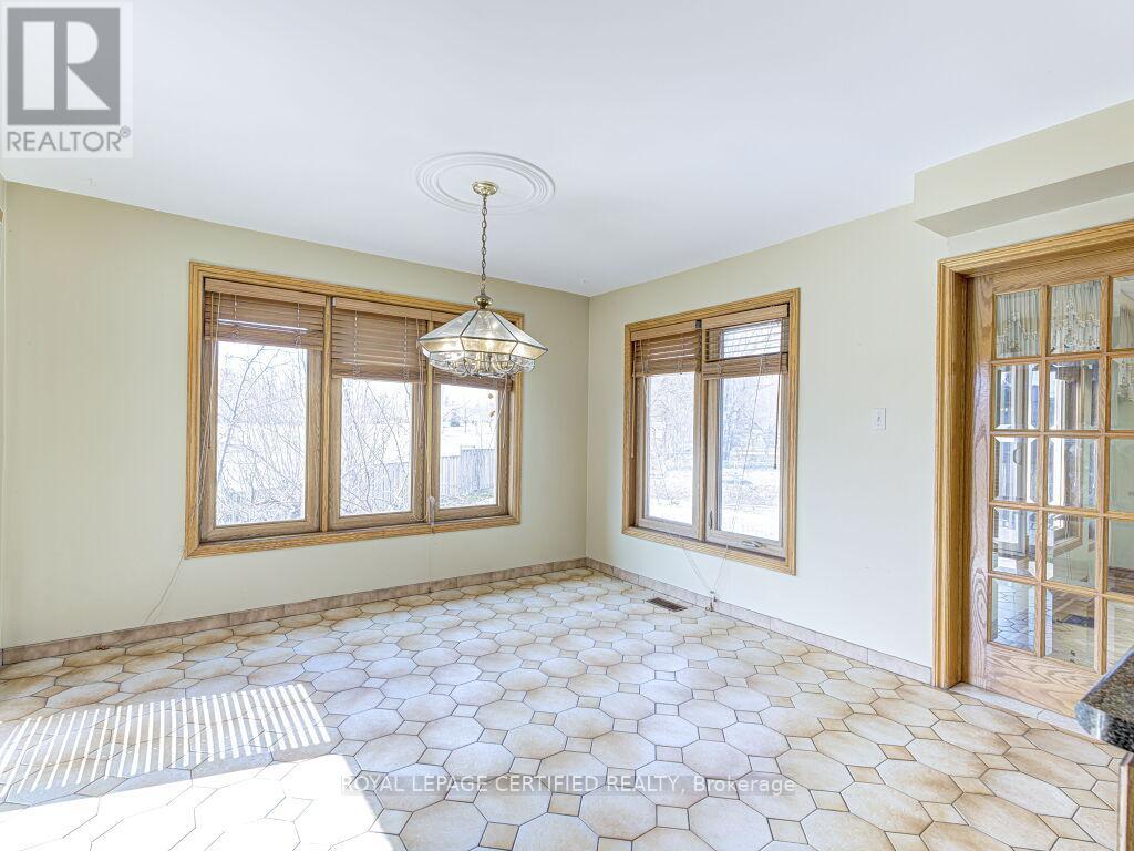 4261 Capilano Court, Mississauga, Ontario  L4W 4H9 - Photo 19 - W12928854