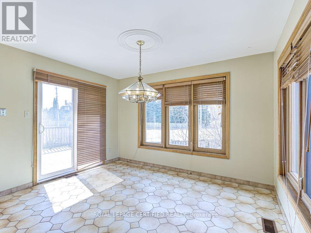 4261 Capilano Court, Mississauga, Ontario  L4W 4H9 - Photo 20 - W12928854