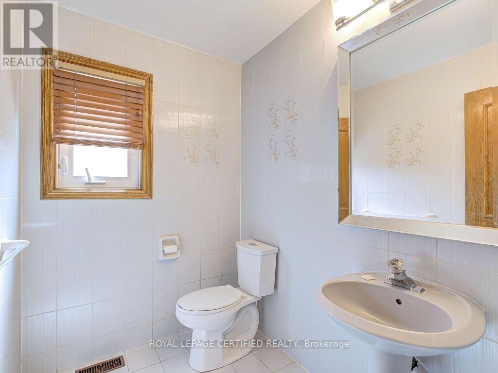 4261 Capilano Court, Mississauga, Ontario  L4W 4H9 - Photo 22 - W12928854